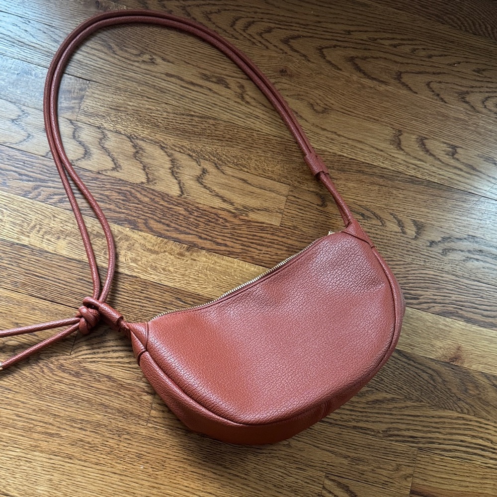 Chic Tan Leather Crossbody Bag